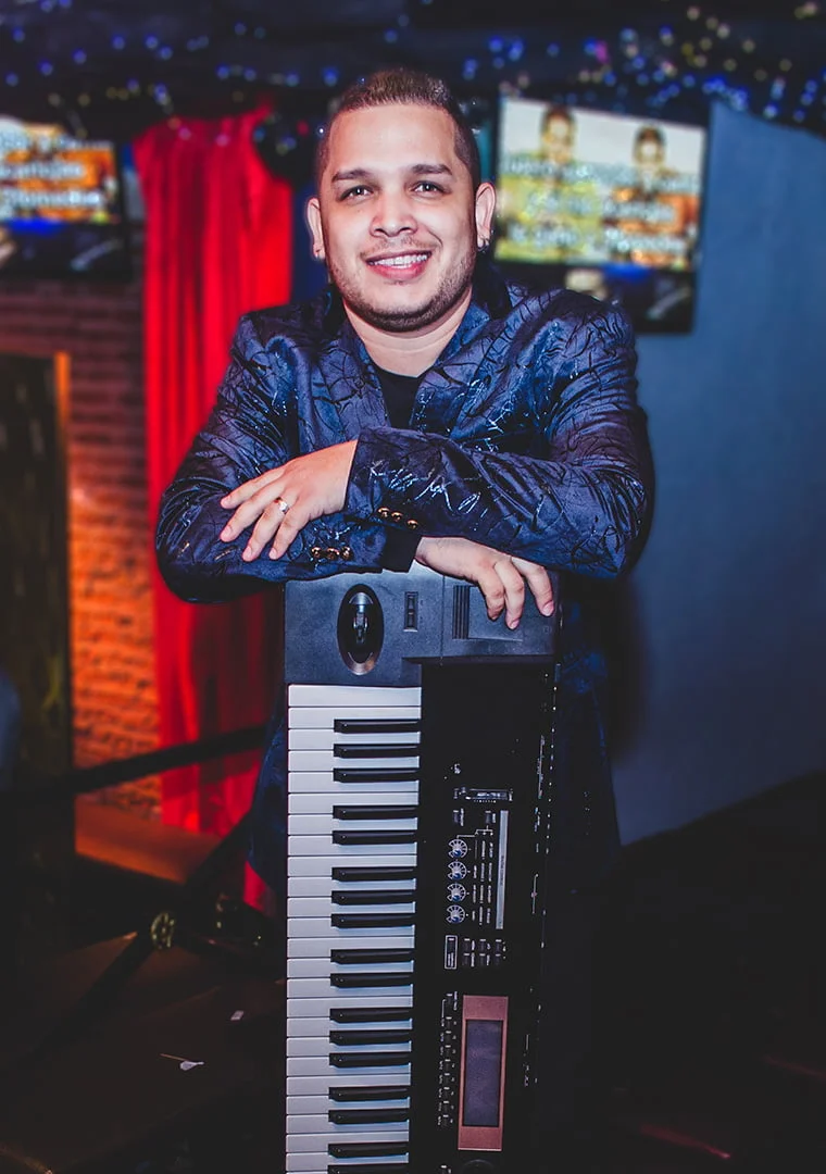 Fotos 15 Años Cantagallo Karaoke Bar • Copyright 2019 HO Advertising